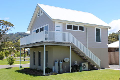 Red Waratah - Accommodation Australia 3
