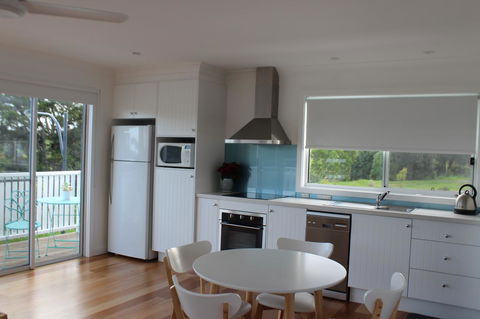Red Waratah - Accommodation Australia 8