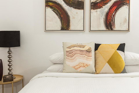 Elegant Family Home Close To Harbour And Views - Australia Shopping 0