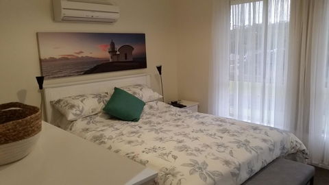 Twin Palms Holiday House At Lighthouse - Accommodation Australia 1