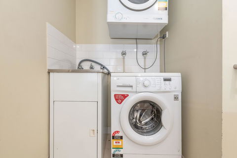 Classic 2 BR Apt In Pyrmont - Local Tourism 21