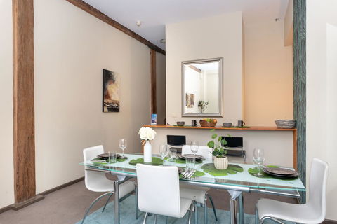Classic 2 BR Apt In Pyrmont - Local Tourism 4
