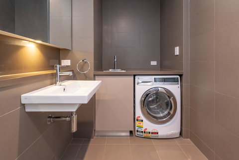 Olympic Park Sunshine 2 Bedrooms Apts With Private Parking - Australia Shopping 24