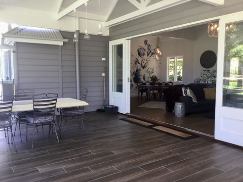 Chanticleer Gardens Barn Cottage With A Pool - Accommodation Australia 10