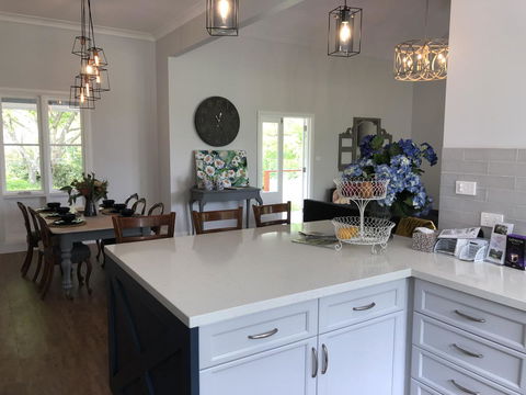 Chanticleer Gardens Barn Cottage With A Pool - Accommodation Australia 27