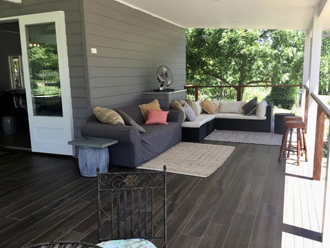 Chanticleer Gardens Barn Cottage With A Pool - Accommodation Australia 1