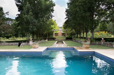 Chanticleer Gardens Barn Cottage With A Pool - Accommodation Australia 15
