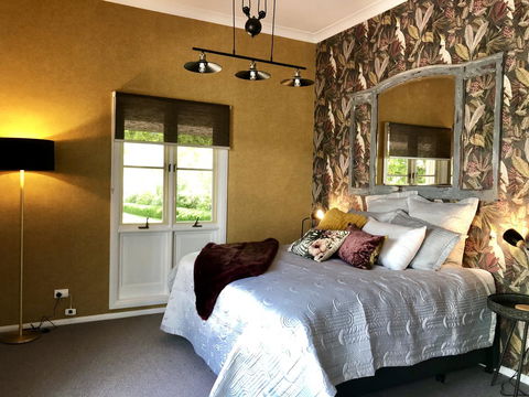 Chanticleer Gardens Barn Cottage With A Pool - Accommodation Australia 18
