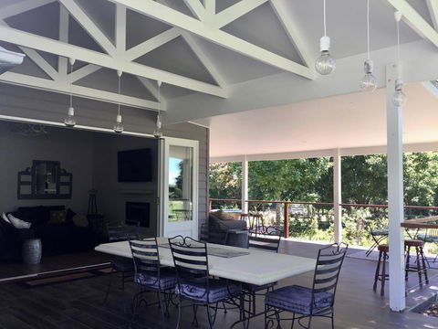 Chanticleer Gardens Barn Cottage With A Pool - Accommodation Australia 11