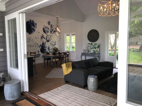Chanticleer Gardens Barn Cottage With A Pool - Accommodation Australia 28