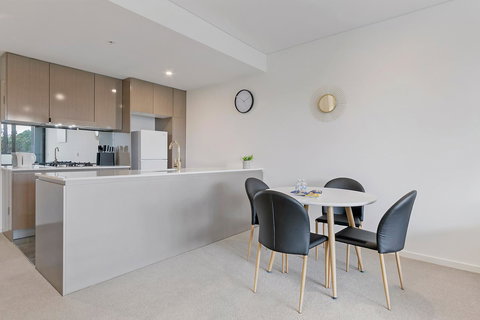 Stylish And Neat Two Bed Apartment In Wentworth Point - Bed n Breakfasts 3