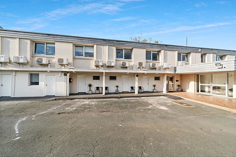 Carlton Suites - Accommodation Australia 25