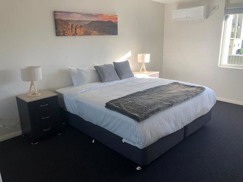 Carlton Suites - Accommodation Australia 1