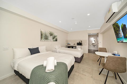 Carlton Suites - Accommodation Australia 0