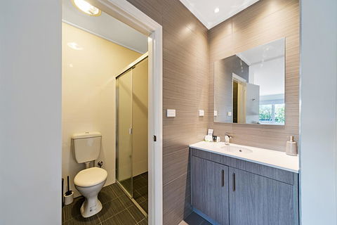 Carlton Suites - Accommodation Australia 3
