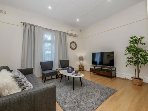 Large Terrace In Sydneyâ€™s Lower North Shore - Local Tourism 1