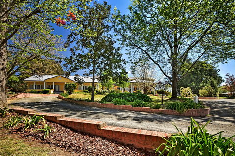 Bundanoon Lodge - Australia Shopping 15
