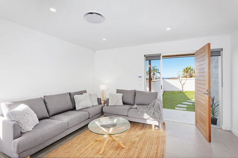 Modern Guest House - Accommodation Australia 1