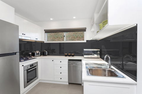 Modern Guest House - Accommodation Australia 10