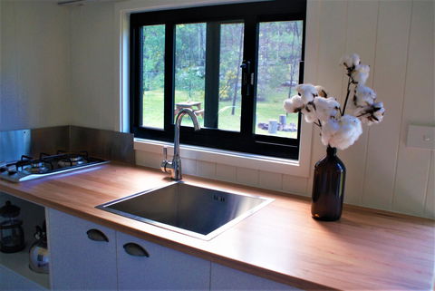 Christopher Tiny House - Accommodation Australia 8