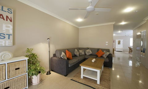 Marty's @ Little Beach - Accommodation Australia 11