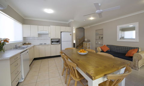 Marty's @ Little Beach - Accommodation Australia 10