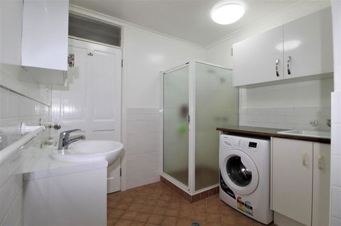 Beachfront 3, 25 Willow Street - Accommodation Australia 11