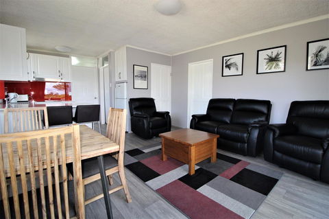 Beachfront 3, 25 Willow Street - Accommodation Australia 0
