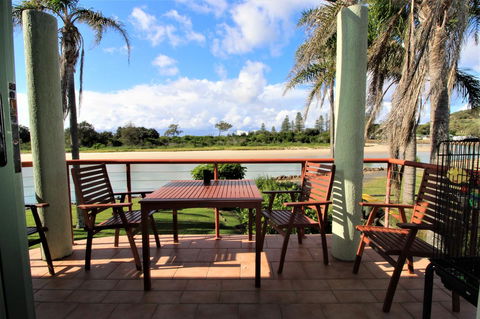 Beachfront 3, 25 Willow Street - Accommodation Australia 4