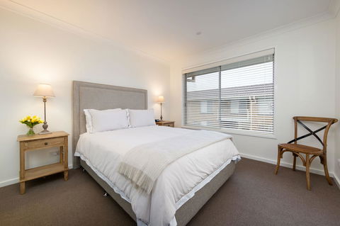 Sleeping In Style - Central & Sophisticated - Accommodation Australia 3