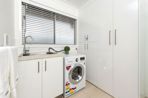 Sleeping In Style - Central & Sophisticated - Accommodation Australia 2