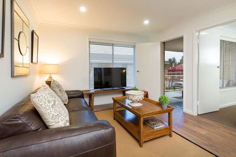 Sleeping In Style - Central & Sophisticated - Accommodation Australia 5