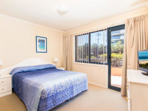 Millennium 102 With Pool In Complex - Australia Shopping 3