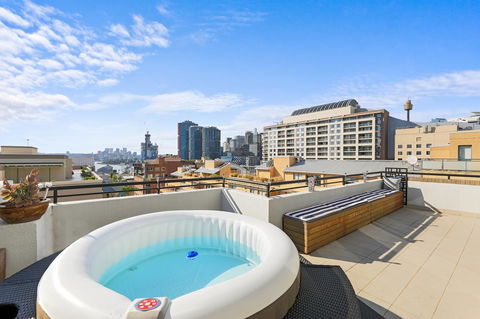Darling Harbour Penthouse Views+Jacuzzi - Local Tourism 1