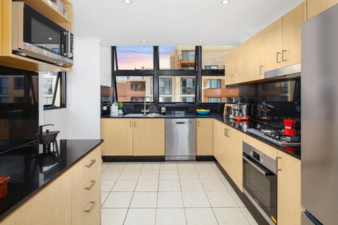 Darling Harbour Penthouse Views+Jacuzzi - Local Tourism 12