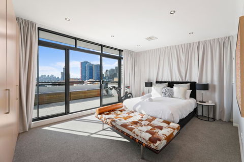 Darling Harbour Penthouse Views+Jacuzzi - Local Tourism 0