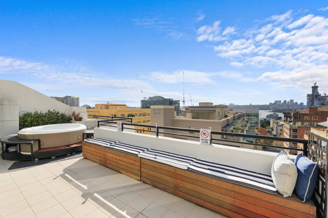 Darling Harbour Penthouse Views+Jacuzzi - Local Tourism 9