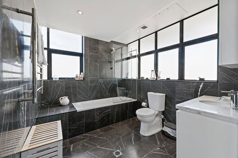 Darling Harbour Penthouse Views+Jacuzzi - Local Tourism 3