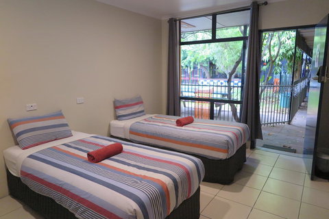 Jump Inn Alice Budget Accommodation - Australia Shopping 3