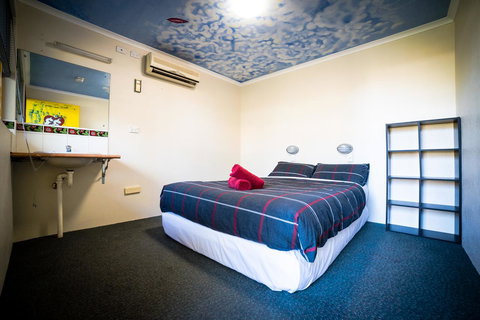 Jump Inn Alice Budget Accommodation - Australia Shopping 9