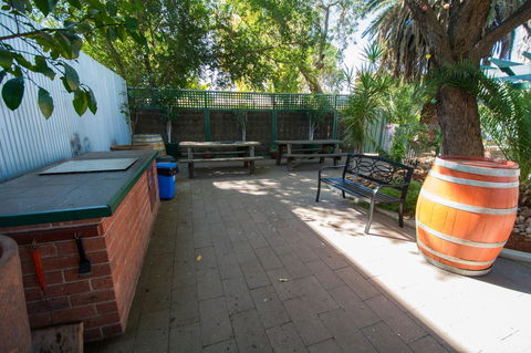 Elkira Court Motel - Accommodation Australia 1