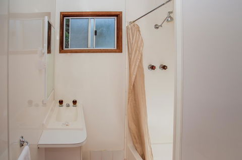 Ingenia Holidays Eden Beachfront - Bed n Breakfasts 1