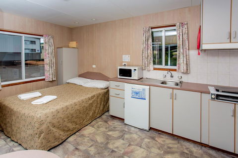 Ingenia Holidays Eden Beachfront - Bed n Breakfasts 7