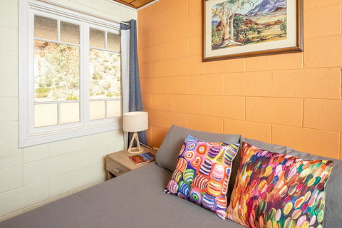 Glen Helen Lodge - Australia Shopping 13