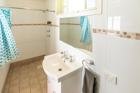 Glen Helen Lodge - Australia Shopping 27