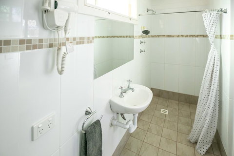 Glen Helen Lodge - Australia Shopping 14