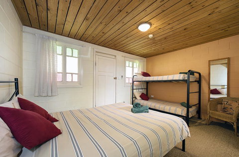 Glen Helen Lodge - Australia Shopping 11