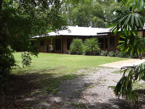 DARWIN'S SHADY ACRES RETREAT - Accommodation Australia 1