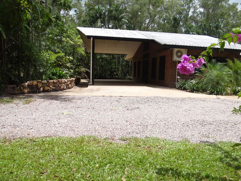 DARWIN'S SHADY ACRES RETREAT - Accommodation Australia 2