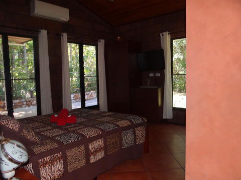 DARWIN'S SHADY ACRES RETREAT - Accommodation Australia 38